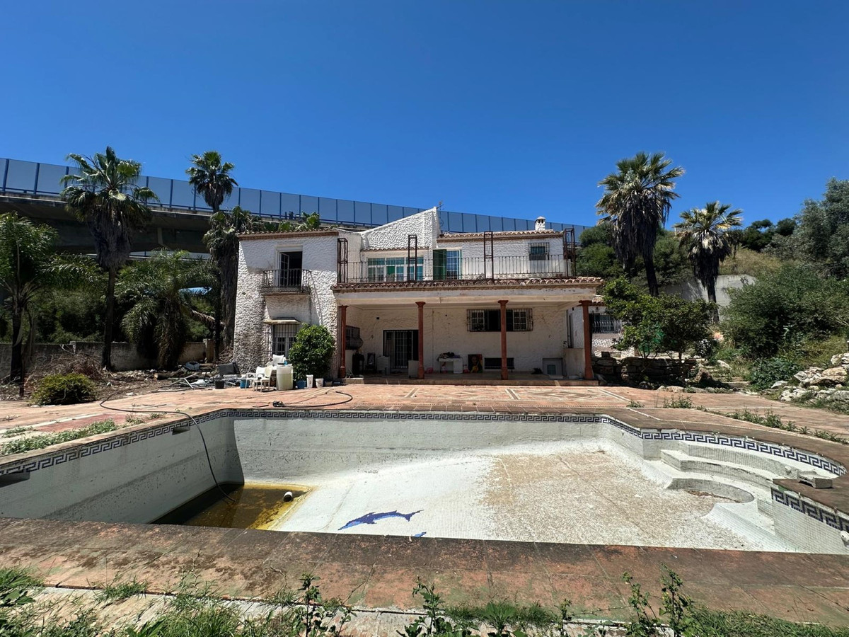 7 bedroom Villas for sale in Nueva Andalucía – R5048824 7 bedroom Villas for sale in Nueva Andalucía – R5048824