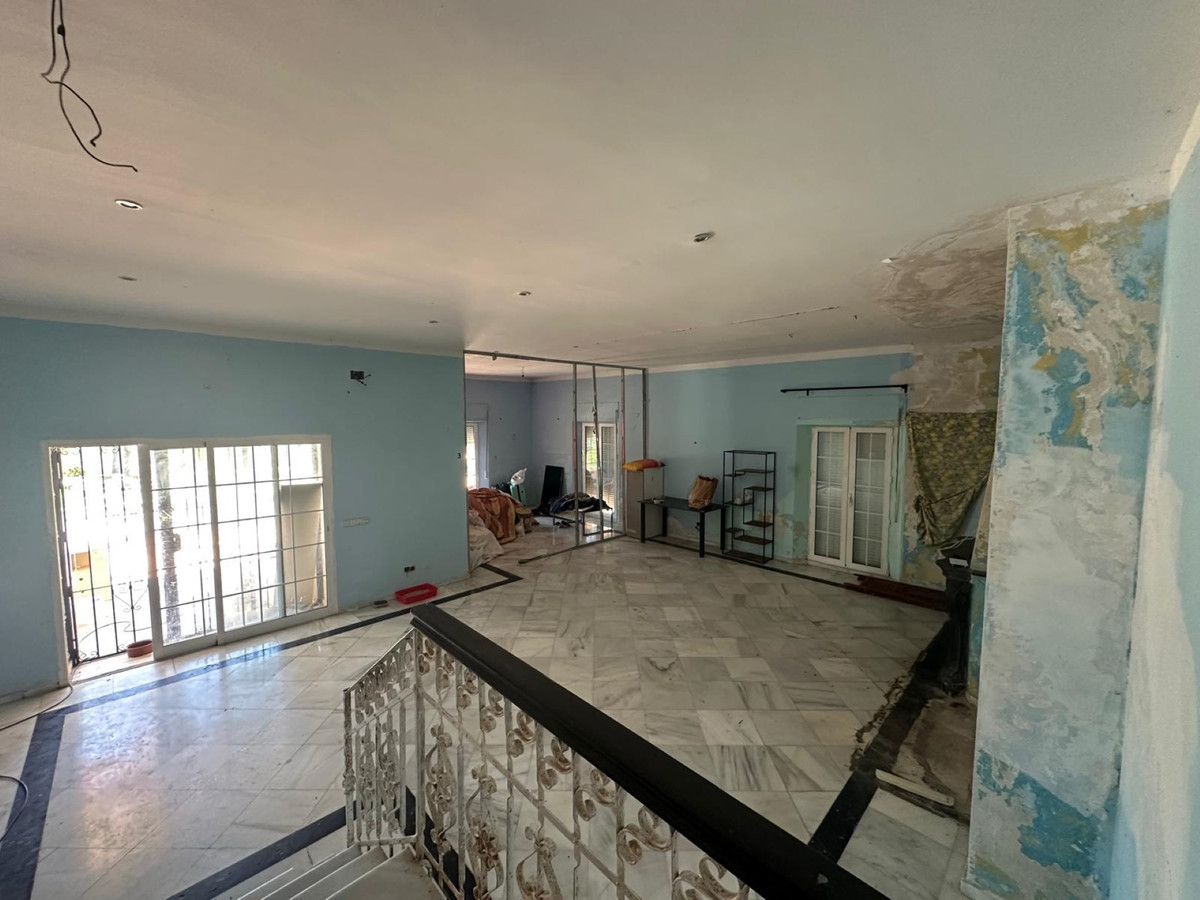 7 bedroom Villas for sale in Nueva Andalucía – R5048824 7 bedroom Villas for sale in Nueva Andalucía – R5048824