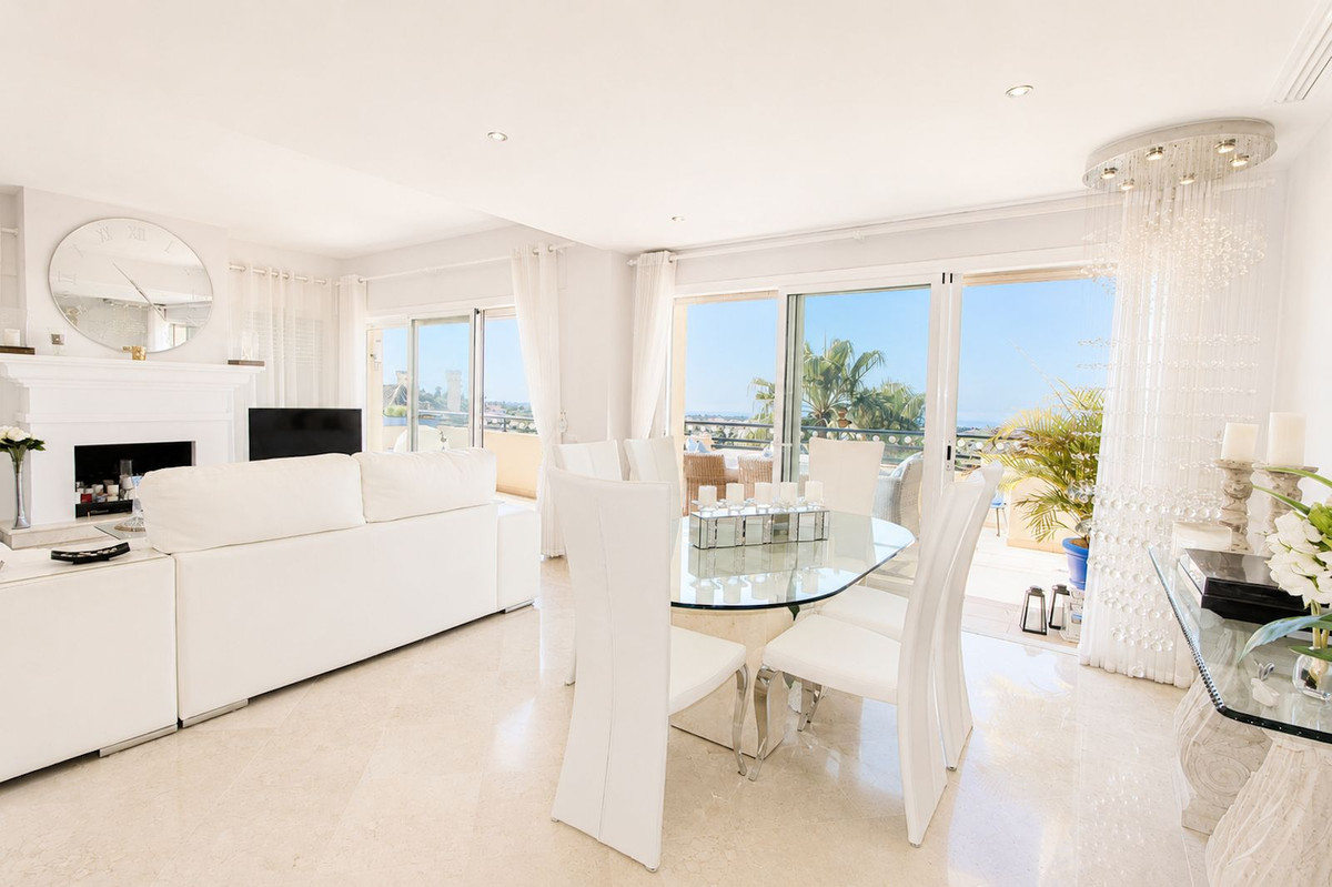3 bedroom Apartments for sale in Elviria Hills – R5432056 3 bedroom Apartments for sale in Elviria Hills – R5432056
