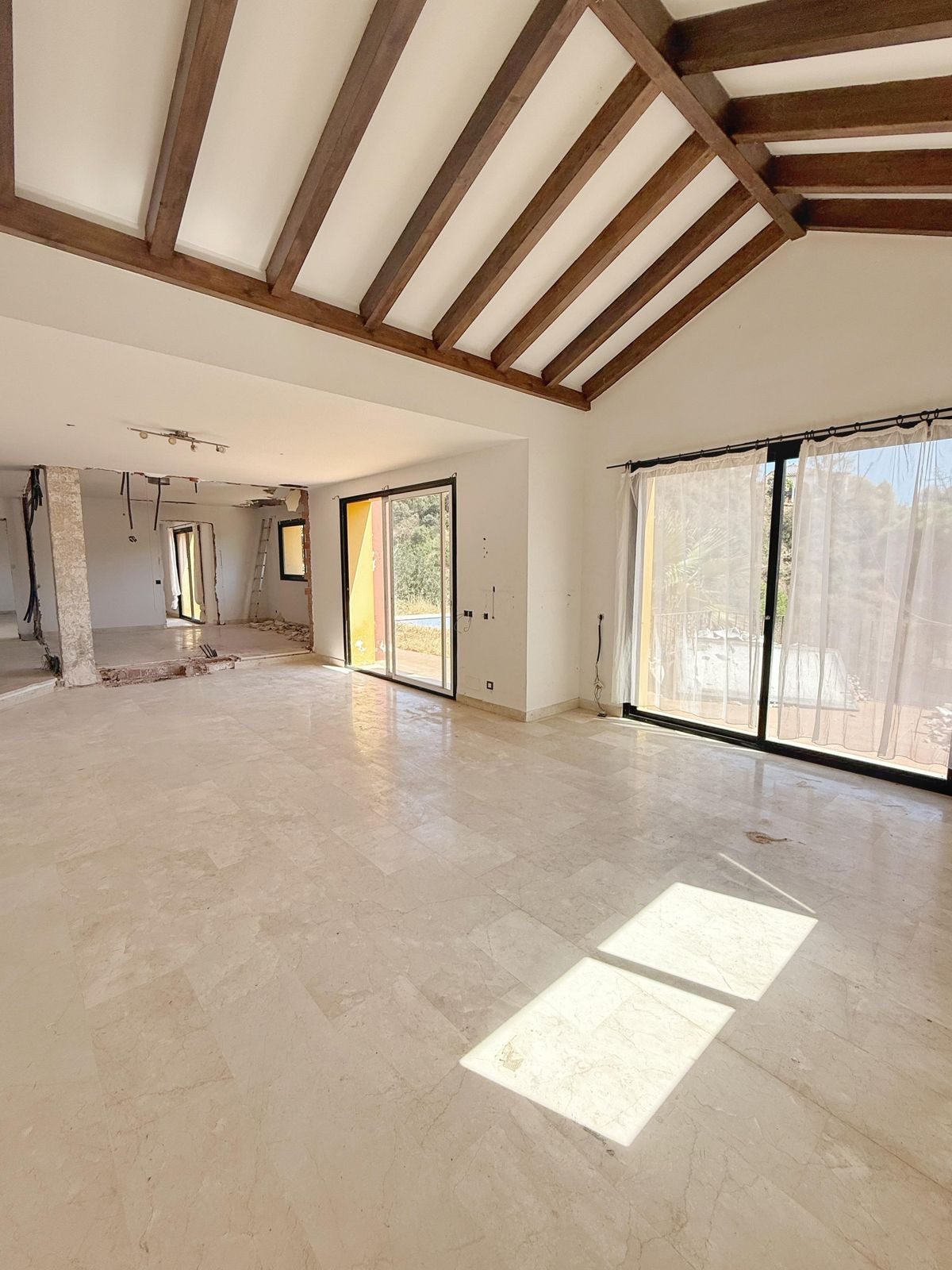 5 bedroom Villas for sale in Elviria – R5196556 5 bedroom Villas for sale in Elviria – R5196556