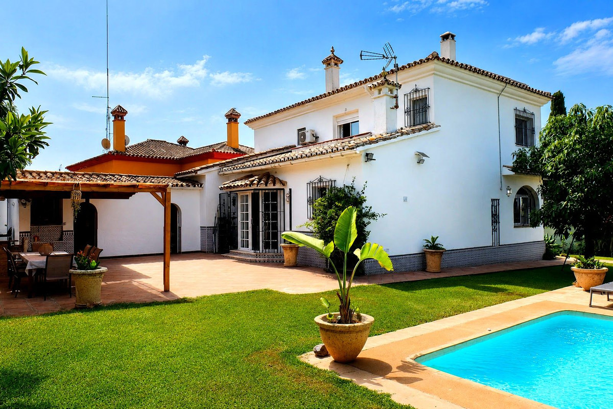 Villas de 5 dormitorios en venta en Marbella – R5450497 Villas de 5 dormitorios en venta en Marbella – R5450497
