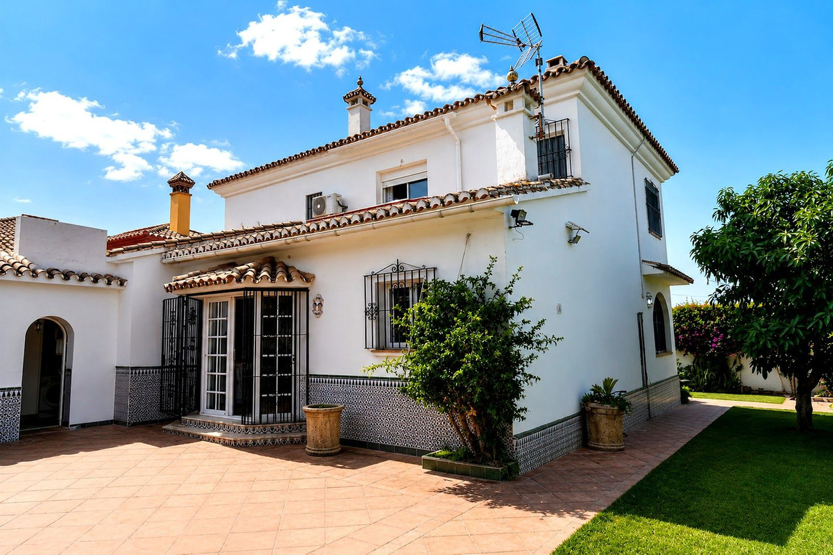 Villas de 5 dormitorios en venta en Marbella – R5450497 Villas de 5 dormitorios en venta en Marbella – R5450497
