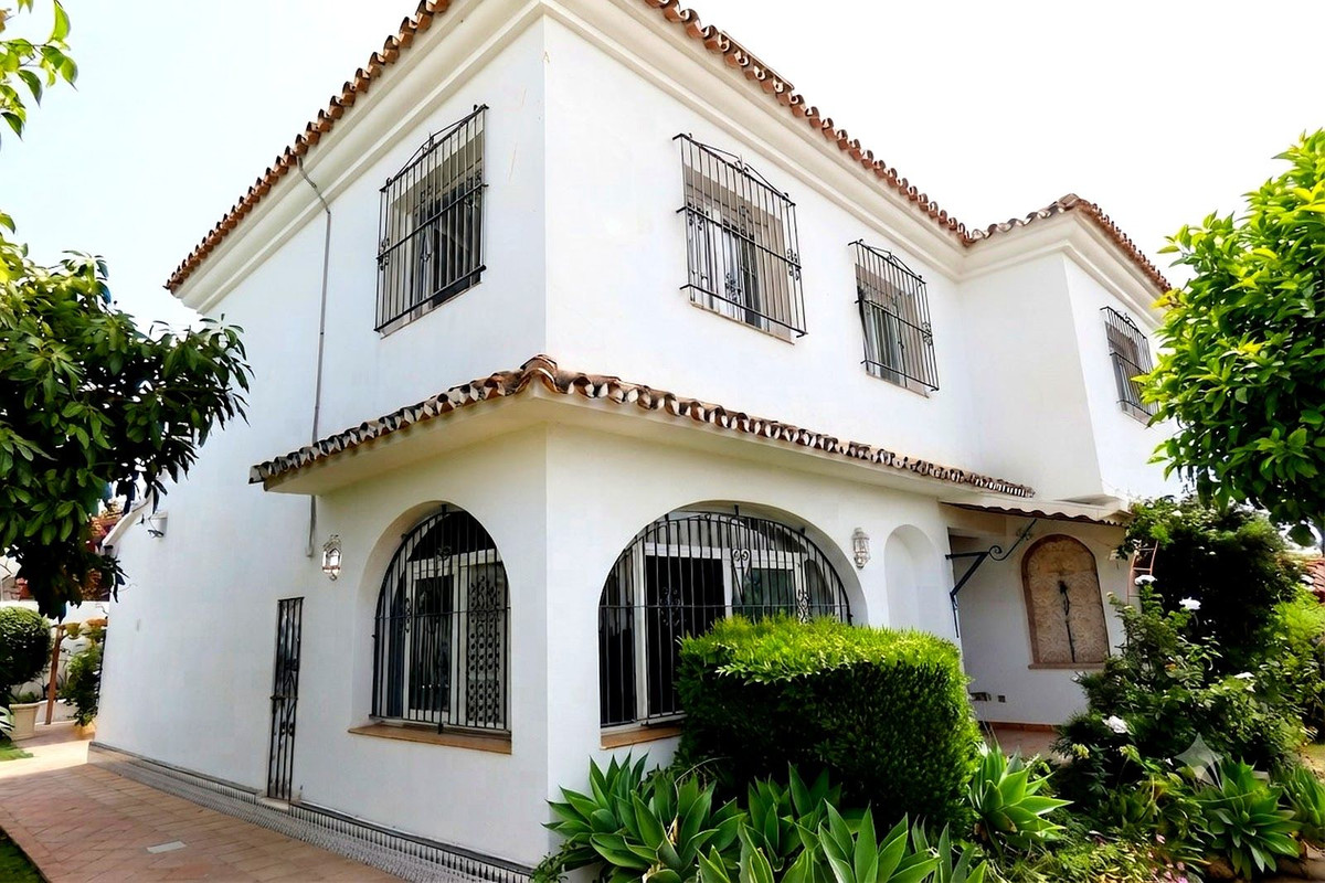 Villas de 5 dormitorios en venta en Marbella – R5450497 Villas de 5 dormitorios en venta en Marbella – R5450497