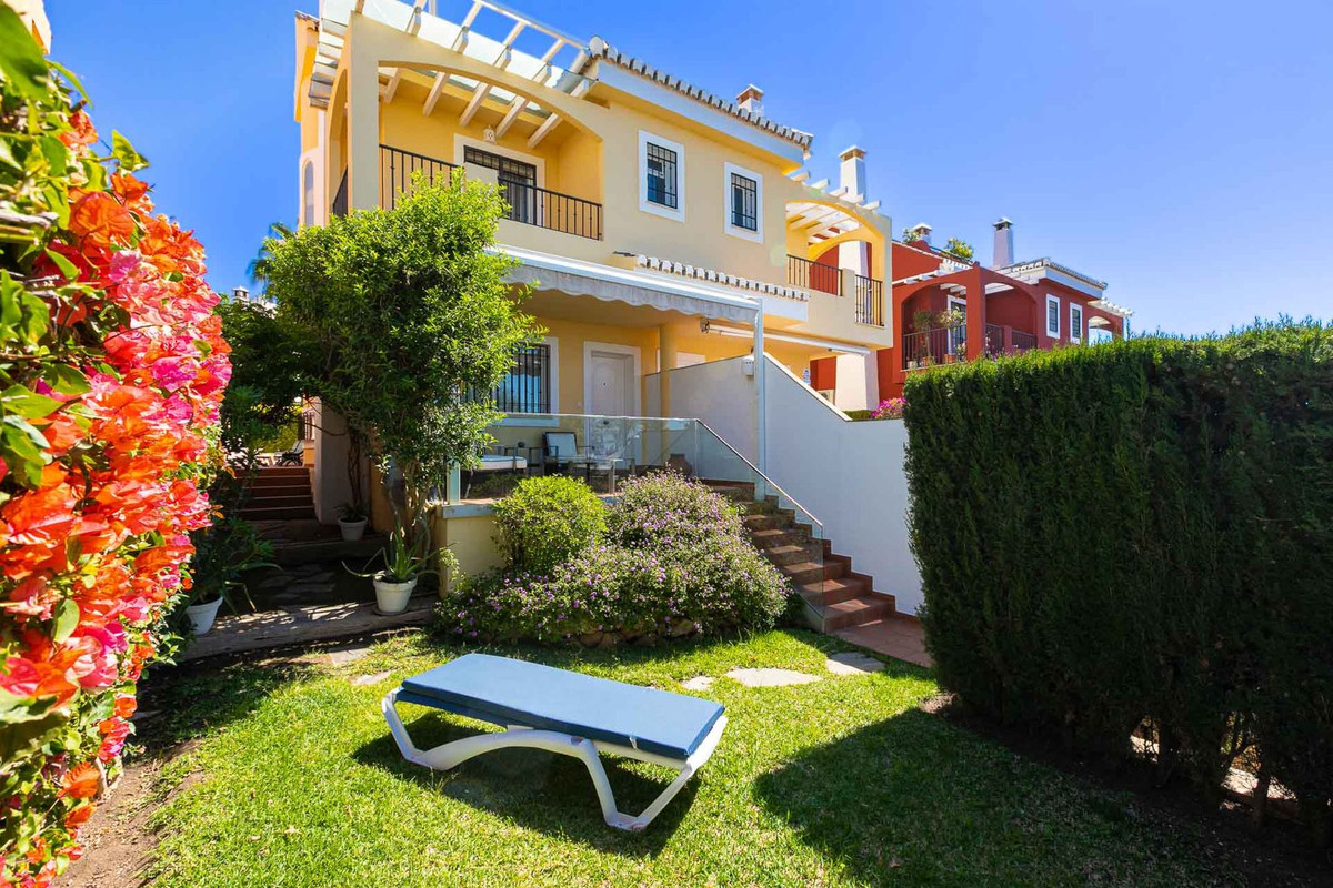 4 bedroom Semi-detached for sale in Costabella – R4677823 4 bedroom Semi-detached for sale in Costabella – R4677823