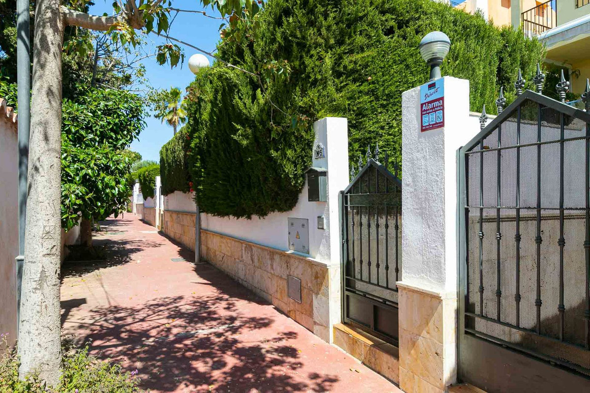 4 bedroom Semi-detached for sale in Costabella – R4677823 4 bedroom Semi-detached for sale in Costabella – R4677823