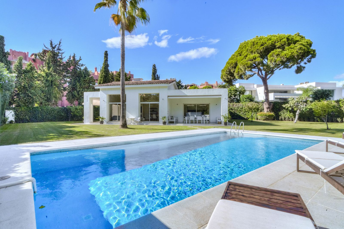 3 bedroom Villas for sale in Guadalmina Baja – R5160247 3 bedroom Villas for sale in Guadalmina Baja – R5160247