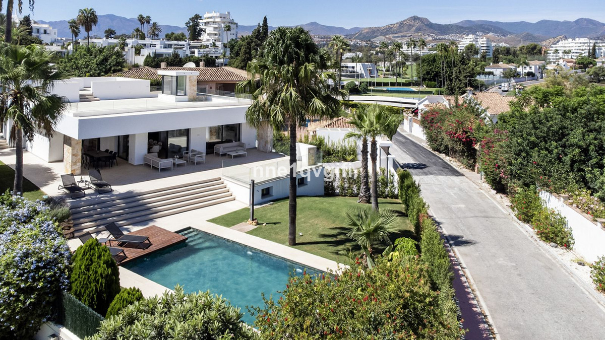 4 bedroom Villas for sale in Guadalmina Alta – R5032297 4 bedroom Villas for sale in Guadalmina Alta – R5032297