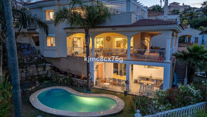 6 bedroom Villas for sale in Riviera del Sol – R5043937 6 bedroom Villas for sale in Riviera del Sol – R5043937 in