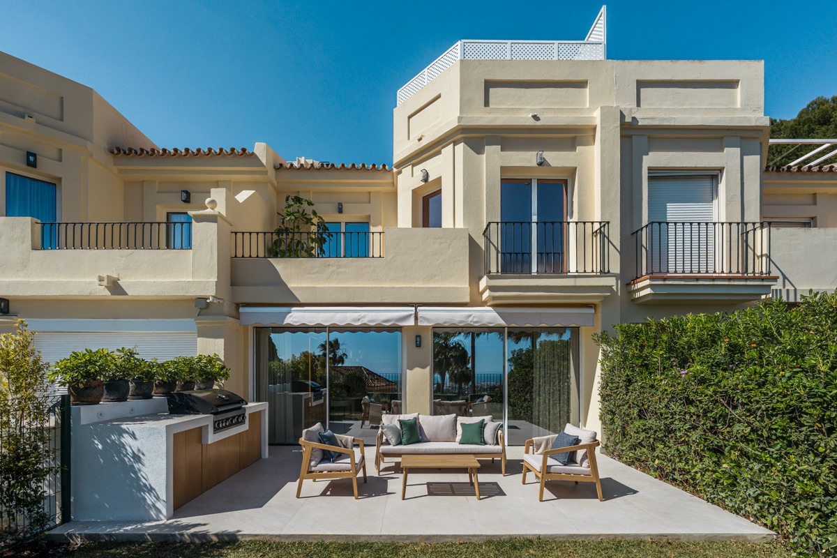 Adosados de 3 dormitorios en venta en La Quinta – R5039128 Adosados de 3 dormitorios en venta en La Quinta – R5039128