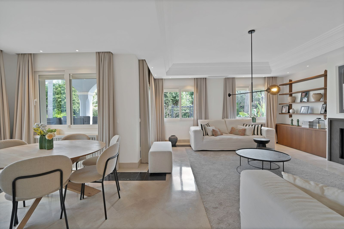 7 bedroom Semi-detached for sale in Puerto Banús – R5395735 7 bedroom Semi-detached for sale in Puerto Banús – R5395735