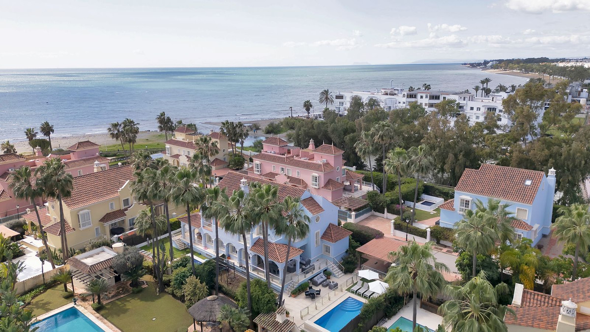 7 bedroom Semi-detached for sale in Puerto Banús – R5395735 7 bedroom Semi-detached for sale in Puerto Banús – R5395735