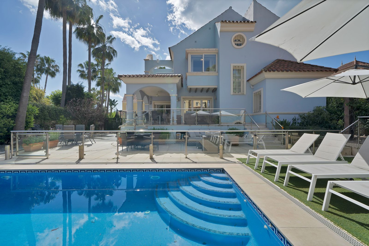 7 bedroom Semi-detached for sale in Puerto Banús – R5395735 7 bedroom Semi-detached for sale in Puerto Banús – R5395735