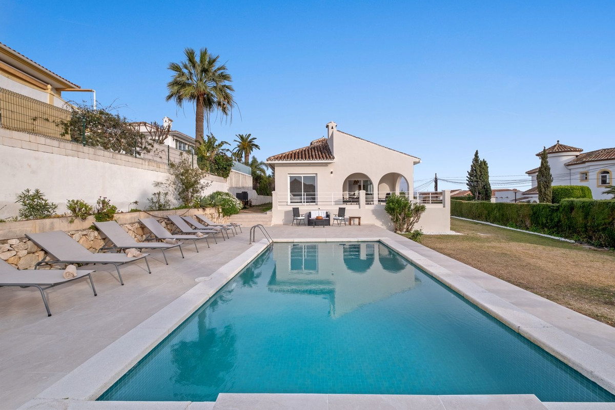 4 bedroom Villas for sale in Elviria – R5322388 4 bedroom Villas for sale in Elviria – R5322388
