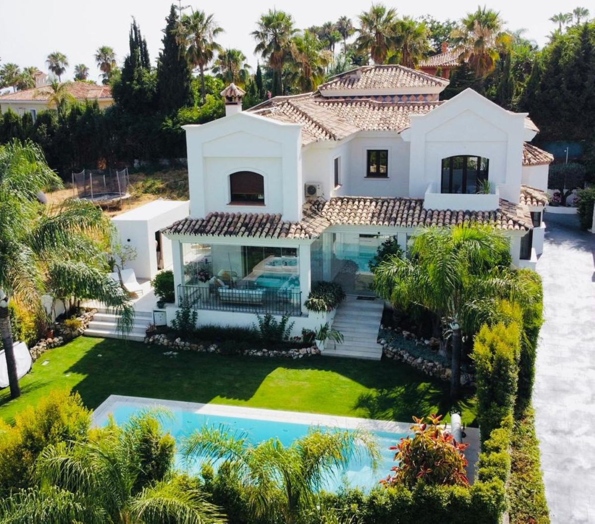 Villas de 6 dormitorios en venta en Marbella – R5103538 Villas de 6 dormitorios en venta en Marbella – R5103538