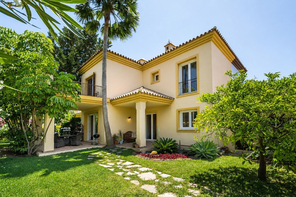 Pareados de 5 dormitorios en venta en Nueva Andalucía – R5419264 Pareados de 5 dormitorios en venta en Nueva Andalucía – R5419264