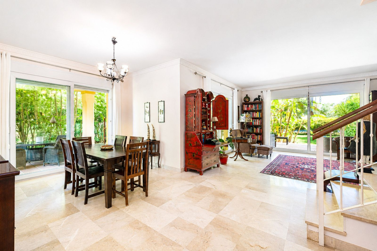 Pareados de 5 dormitorios en venta en Nueva Andalucía – R5419264 Pareados de 5 dormitorios en venta en Nueva Andalucía – R5419264