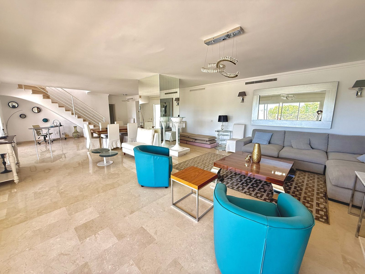 5 bedroom Penthouses for sale in Milla de Oro – R5436010 5 bedroom Penthouses for sale in Milla de Oro – R5436010