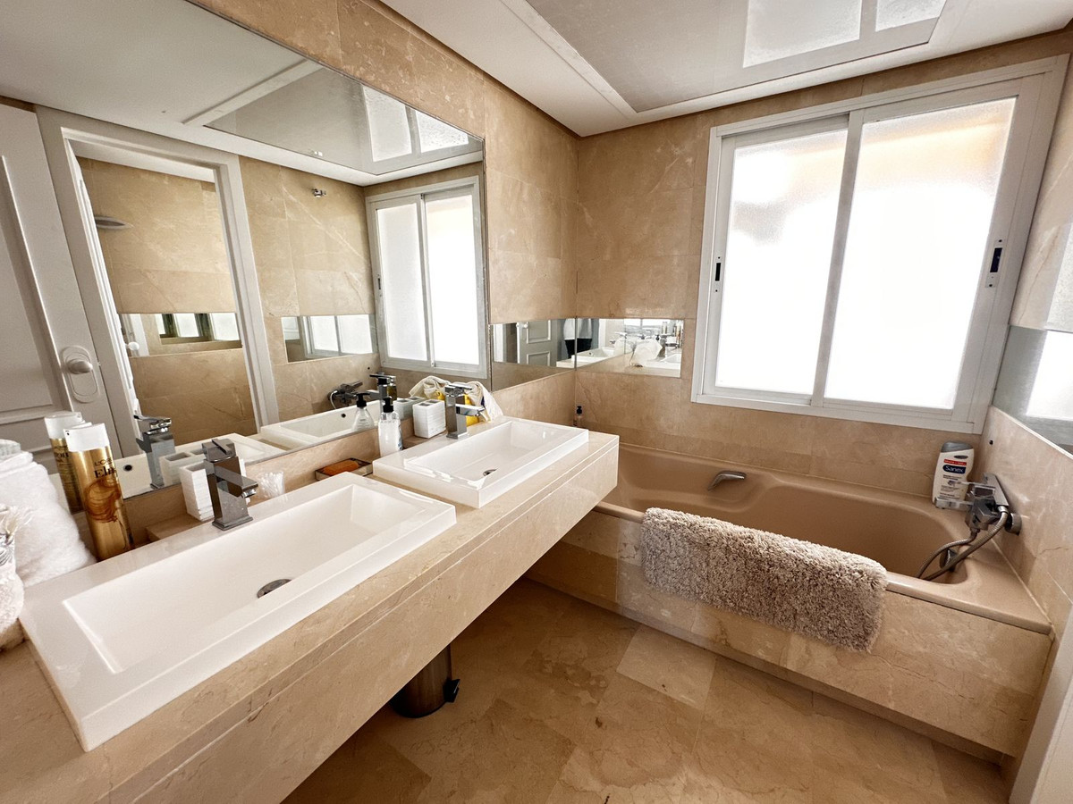 5 bedroom Penthouses for sale in Milla de Oro – R5436010 5 bedroom Penthouses for sale in Milla de Oro – R5436010