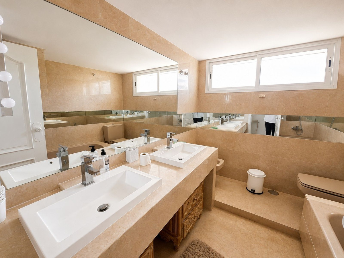 5 bedroom Penthouses for sale in Milla de Oro – R5436010 5 bedroom Penthouses for sale in Milla de Oro – R5436010
