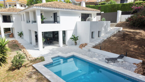 8 bedroom Villas for sale in Elviria – R5445391