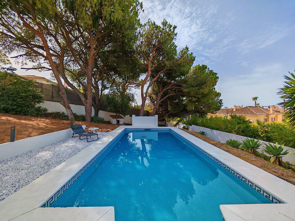 8 bedroom Villas for sale in Elviria – R5445391 8 bedroom Villas for sale in Elviria – R5445391
