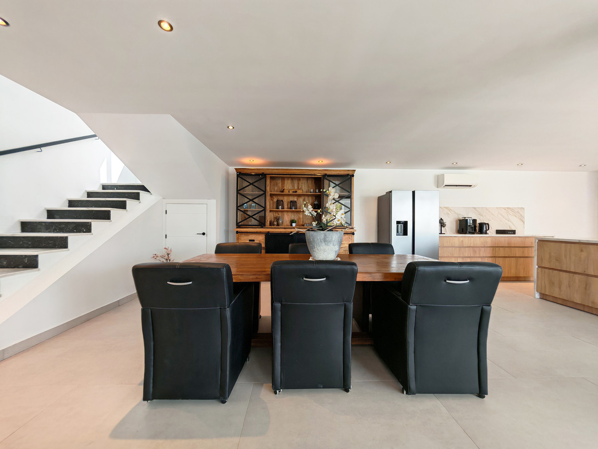 8 bedroom Villas for sale in Elviria – R5445391 8 bedroom Villas for sale in Elviria – R5445391