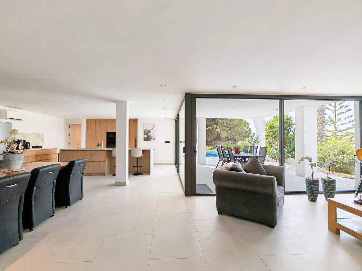8 bedroom Villas for sale in Elviria – R5445391 8 bedroom Villas for sale in Elviria – R5445391