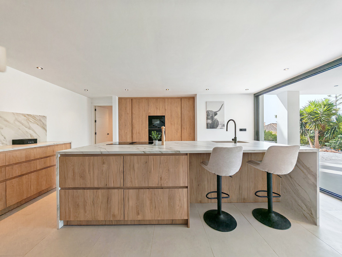 8 bedroom Villas for sale in Elviria – R5445391 8 bedroom Villas for sale in Elviria – R5445391