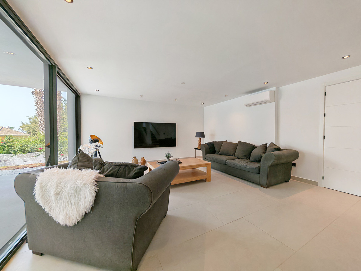 8 bedroom Villas for sale in Elviria – R5445391 8 bedroom Villas for sale in Elviria – R5445391