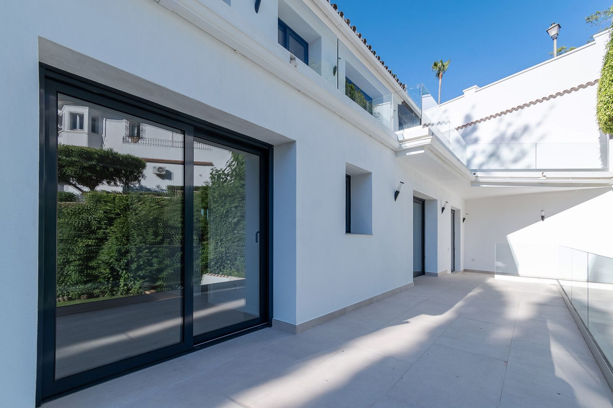 4 bedroom Villas for sale in Marbella – R5063281 4 bedroom Villas for sale in Marbella – R5063281