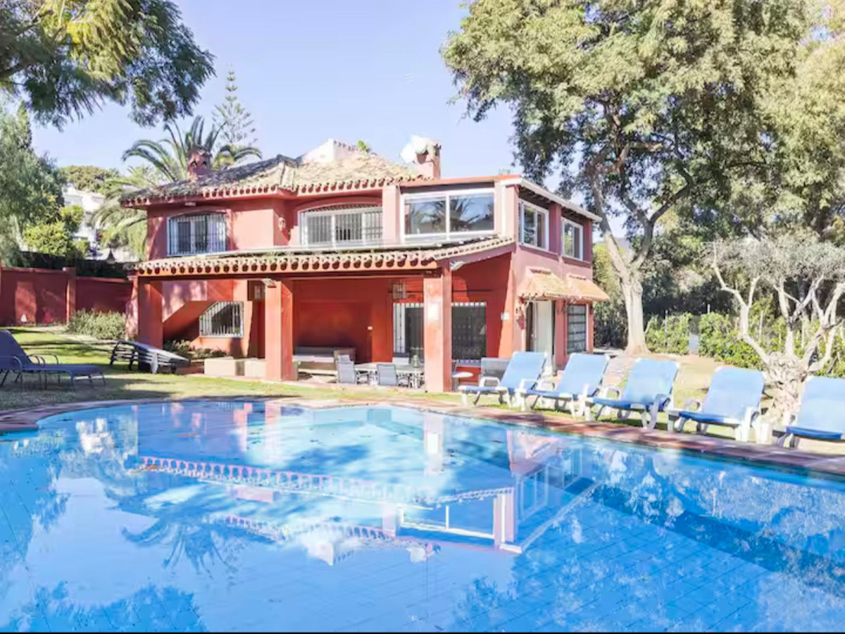 6 bedroom Villas for sale in Elviria – R5462035 6 bedroom Villas for sale in Elviria – R5462035