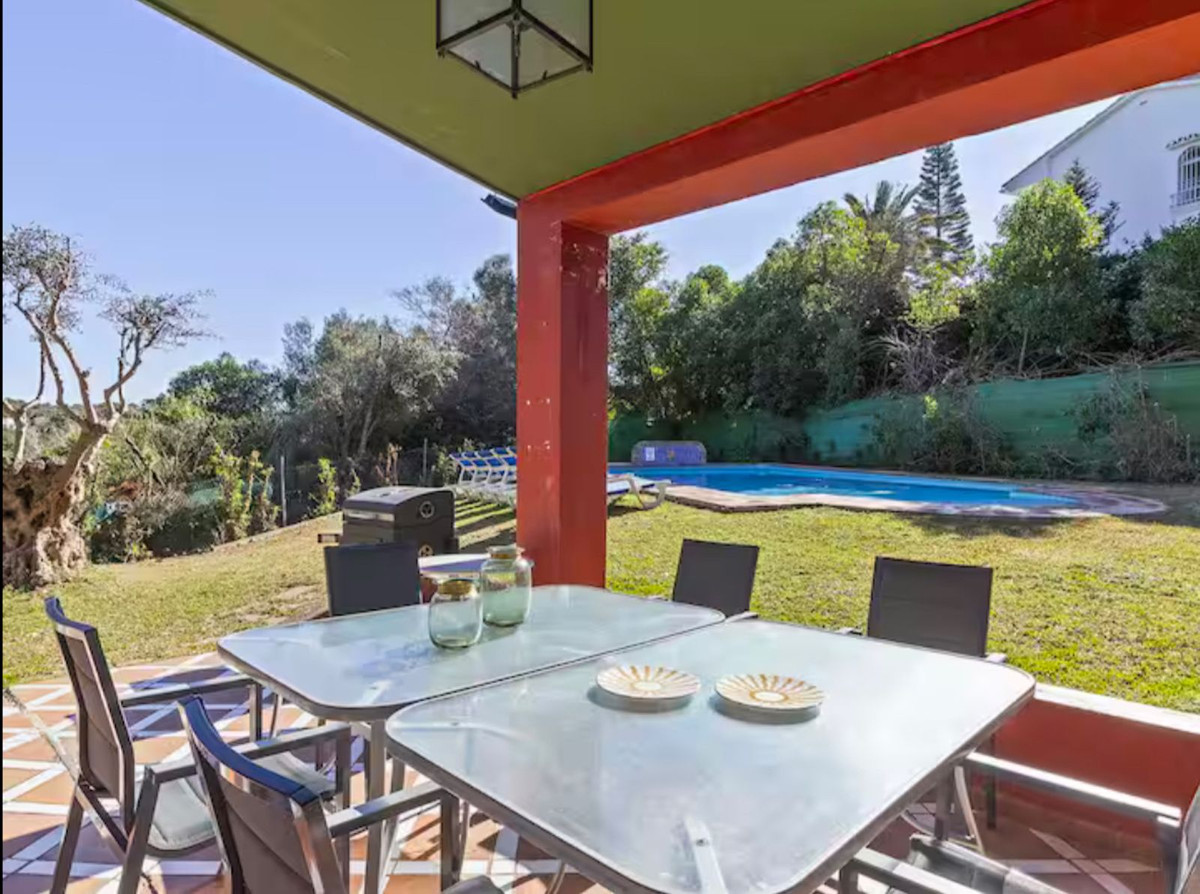 6 bedroom Villas for sale in Elviria – R5462035 6 bedroom Villas for sale in Elviria – R5462035