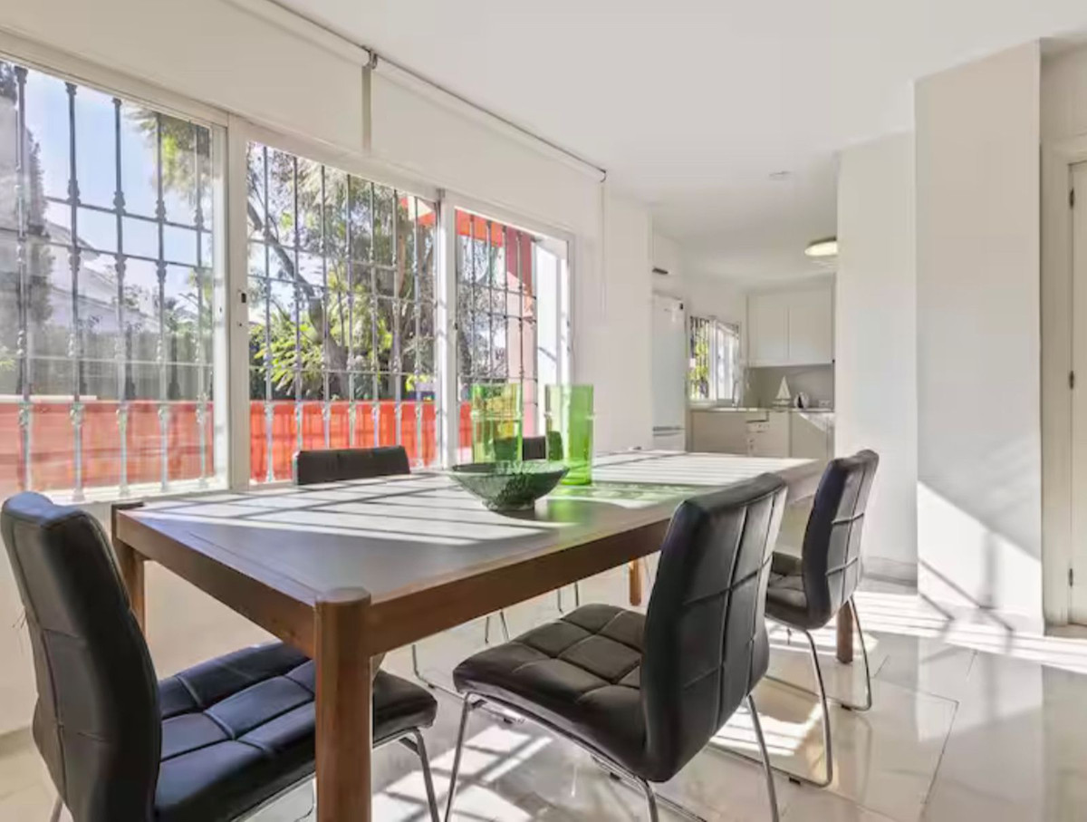 6 bedroom Villas for sale in Elviria – R5462035 6 bedroom Villas for sale in Elviria – R5462035