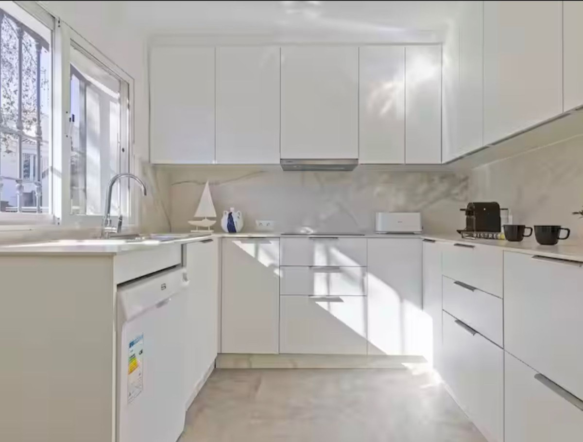 6 bedroom Villas for sale in Elviria – R5462035 6 bedroom Villas for sale in Elviria – R5462035