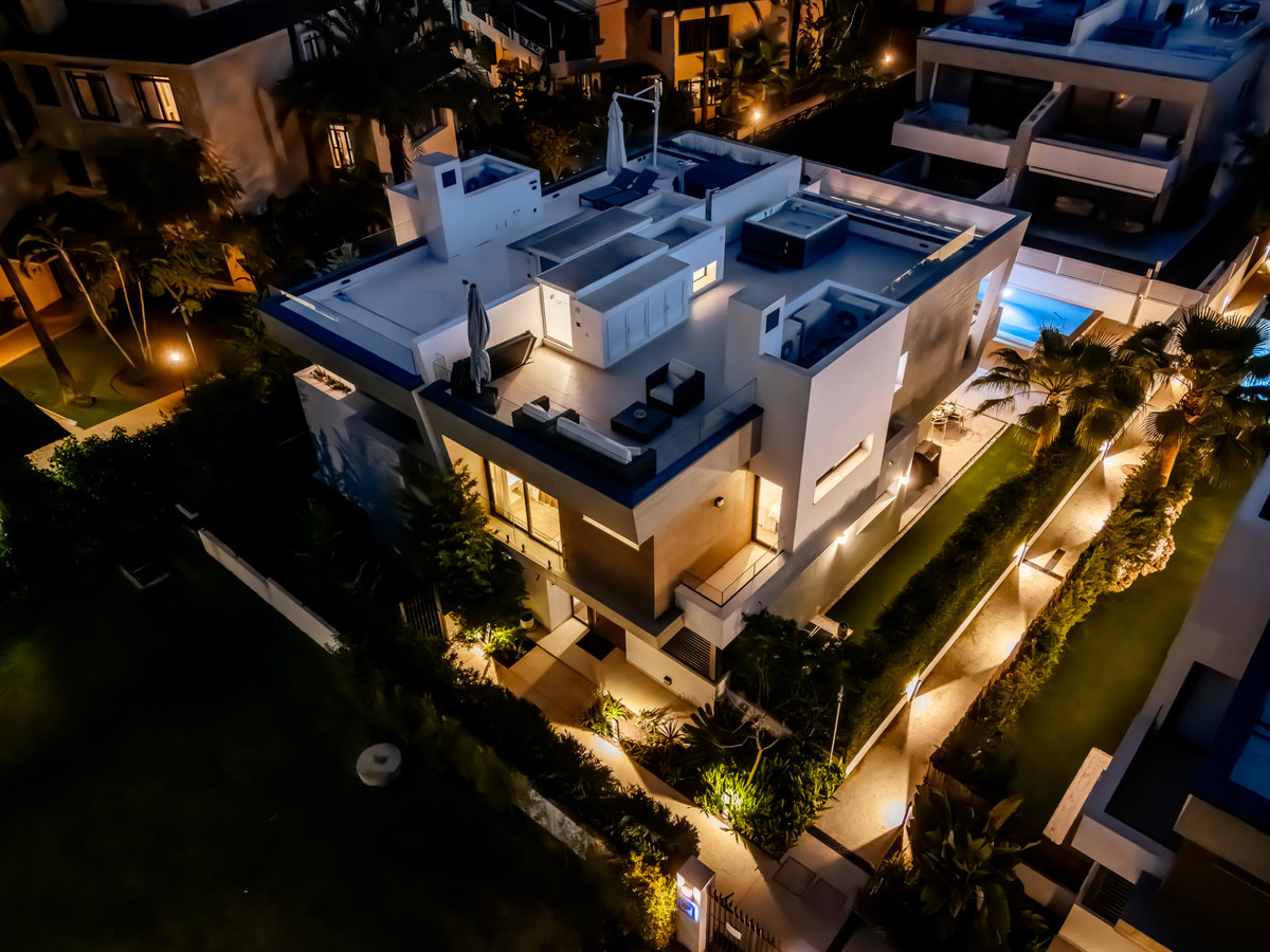 Pareados de 5 dormitorios en venta en Puerto Banús – R5226208 Pareados de 5 dormitorios en venta en Puerto Banús – R5226208