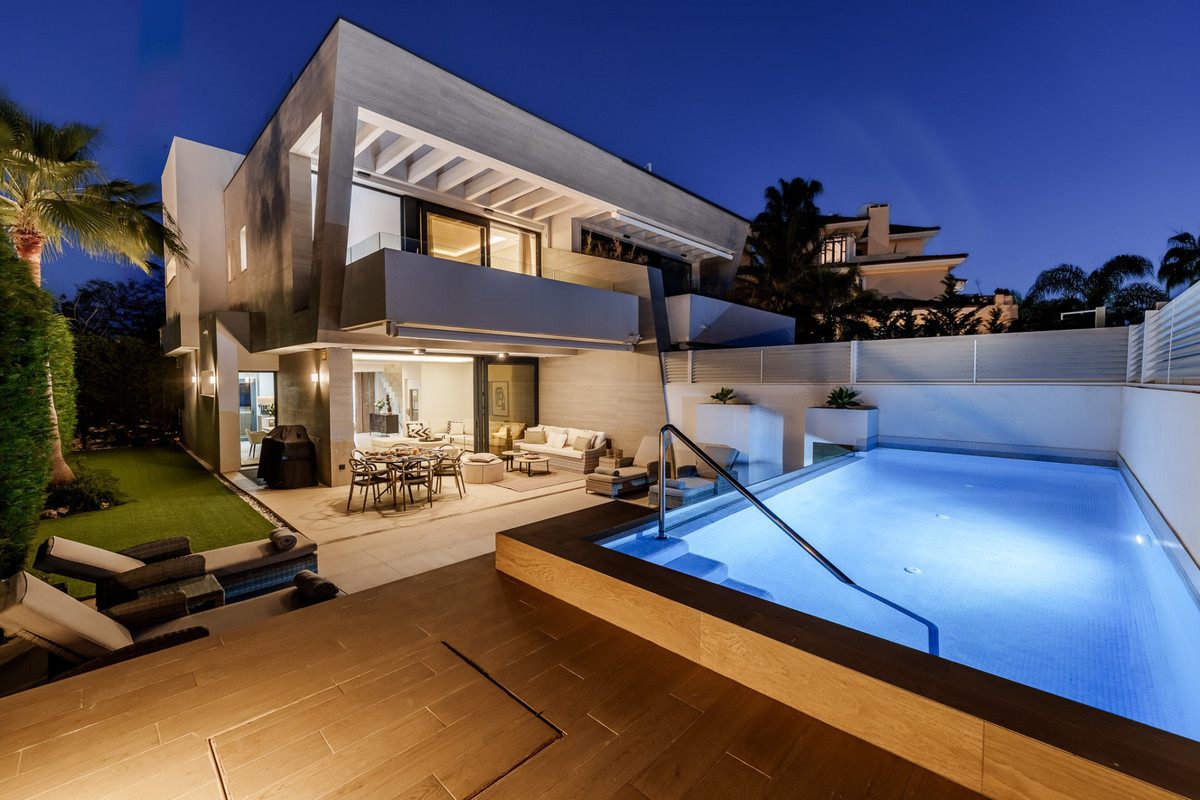 Pareados de 5 dormitorios en venta en Puerto Banús – R5226208 Pareados de 5 dormitorios en venta en Puerto Banús – R5226208