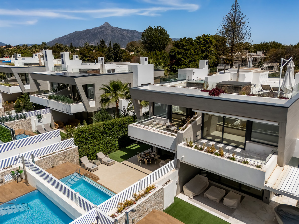 Pareados de 5 dormitorios en venta en Puerto Banús – R5226208 Pareados de 5 dormitorios en venta en Puerto Banús – R5226208