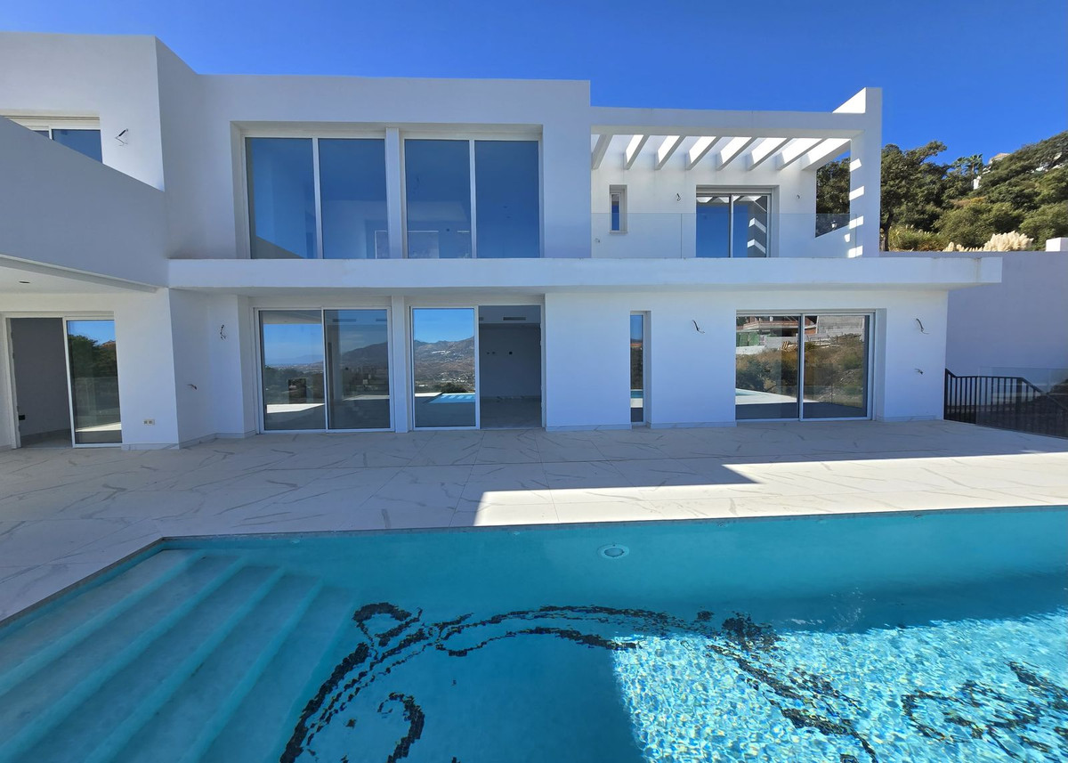 4 bedroom Villas for sale in La Mairena – R5203108 4 bedroom Villas for sale in La Mairena – R5203108