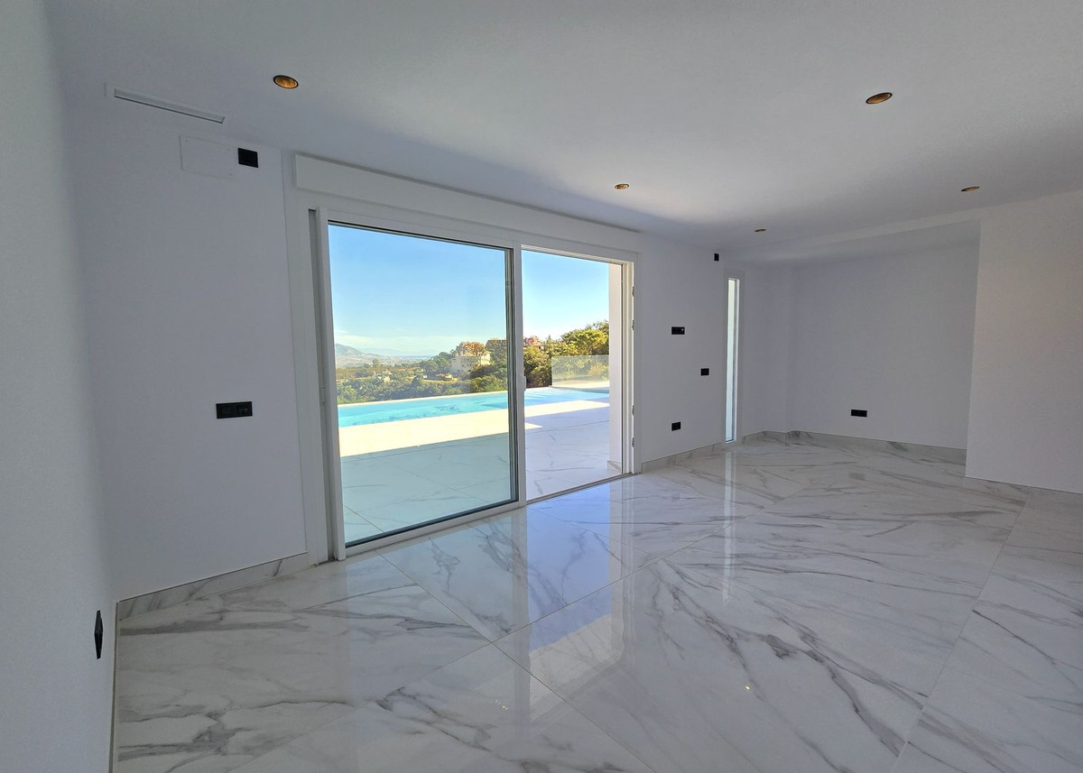 4 bedroom Villas for sale in La Mairena – R5203108 4 bedroom Villas for sale in La Mairena – R5203108