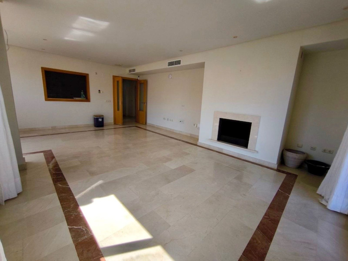 2 bedroom Penthouses for sale in Puerto Banús – R5400007 2 bedroom Penthouses for sale in Puerto Banús – R5400007