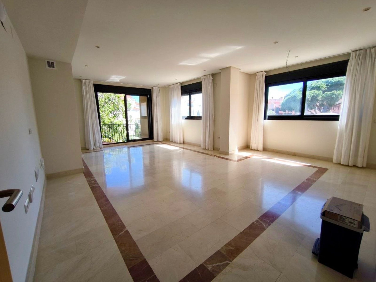 2 bedroom Penthouses for sale in Puerto Banús – R5400007 2 bedroom Penthouses for sale in Puerto Banús – R5400007