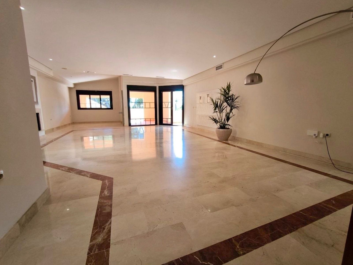 2 bedroom Penthouses for sale in Puerto Banús – R5400007 2 bedroom Penthouses for sale in Puerto Banús – R5400007