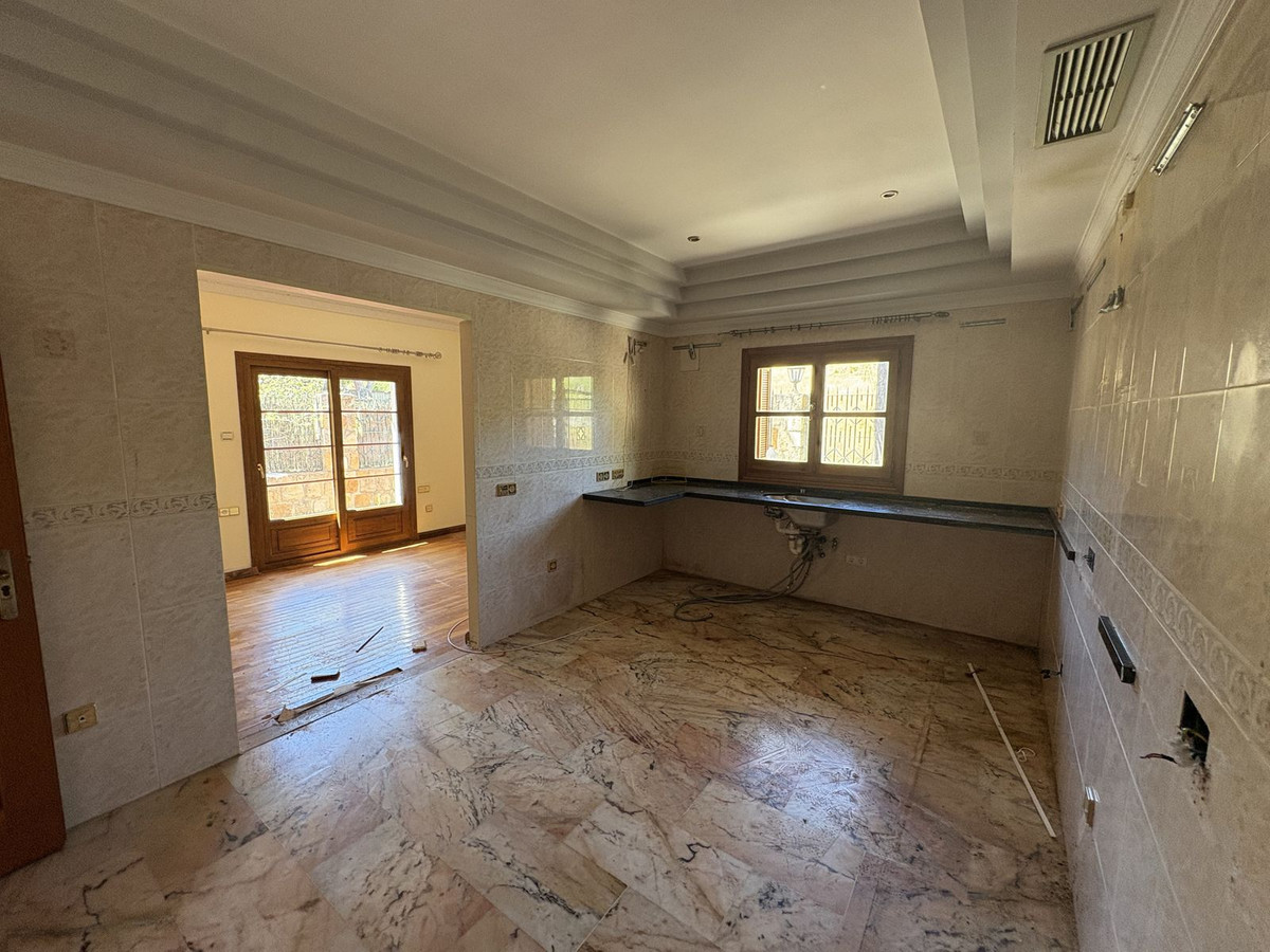 5 bedroom Villas for sale in Nueva Andalucía – R5461816 5 bedroom Villas for sale in Nueva Andalucía – R5461816