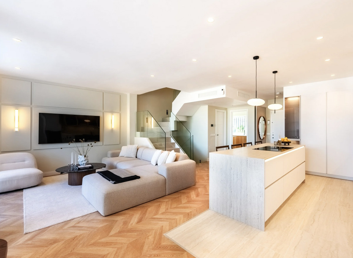Adosados de 5 dormitorios en venta en Milla de Oro – R5352745 Adosados de 5 dormitorios en venta en Milla de Oro – R5352745