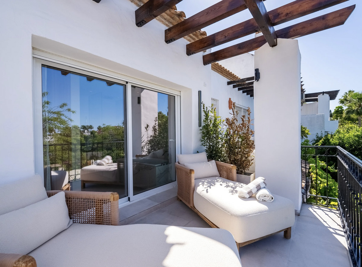 Adosados de 5 dormitorios en venta en Milla de Oro – R5352745 Adosados de 5 dormitorios en venta en Milla de Oro – R5352745
