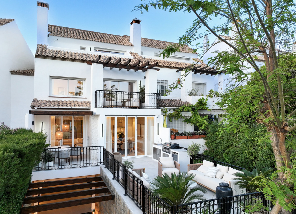 Adosados de 5 dormitorios en venta en Milla de Oro – R5352745 Adosados de 5 dormitorios en venta en Milla de Oro – R5352745