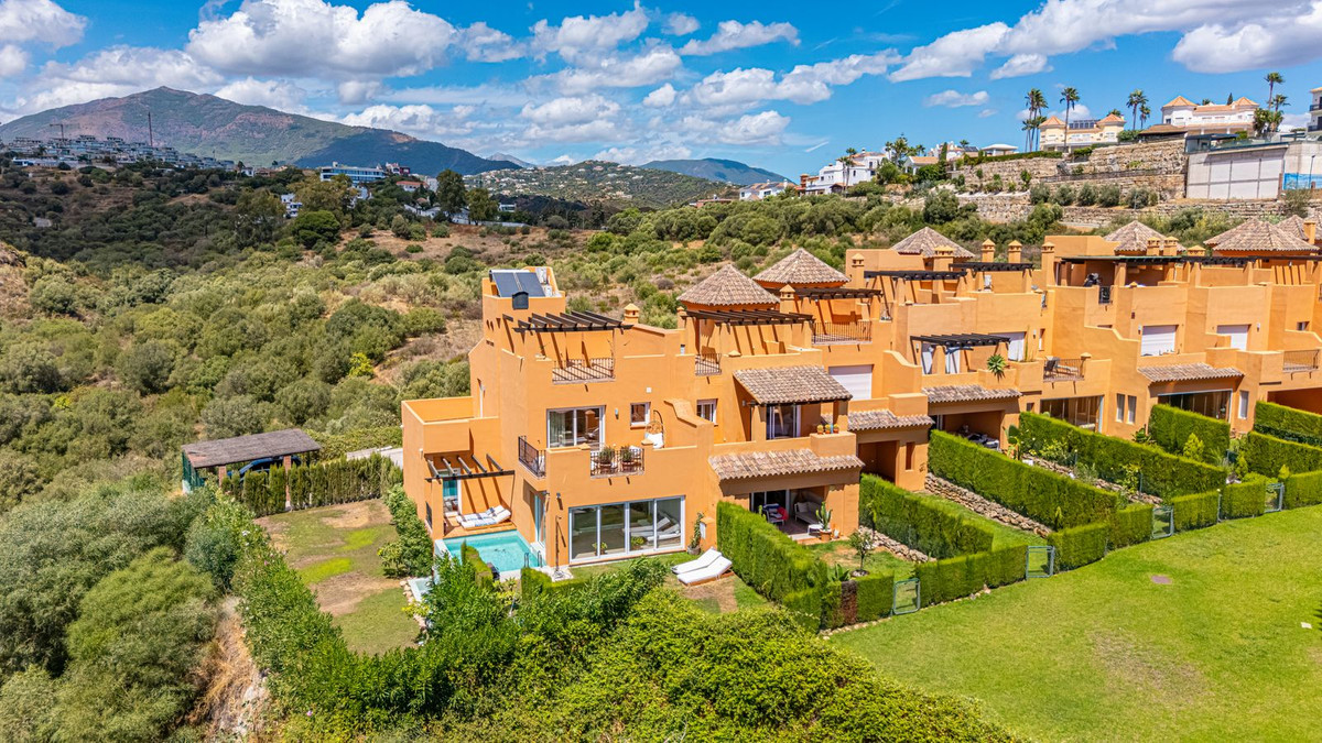 4 bedroom Townhouses for sale in Benahavís – R5431063 4 bedroom Townhouses for sale in Benahavís – R5431063