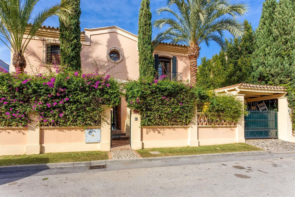 5 bedroom Villas for sale in Guadalmina Alta – R5320693 5 bedroom Villas for sale in Guadalmina Alta – R5320693