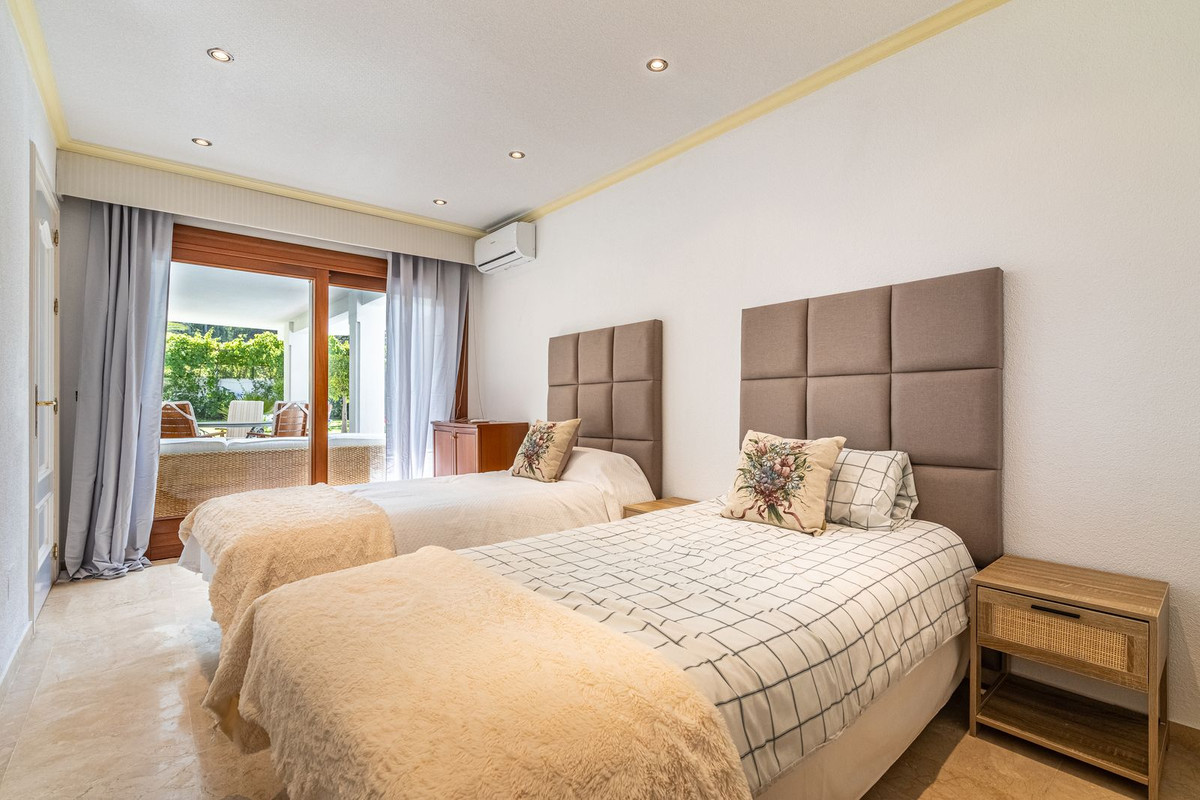 5 bedroom Villas for sale in Nueva Milla de Oro – R5367022 5 bedroom Villas for sale in Nueva Milla de Oro – R5367022