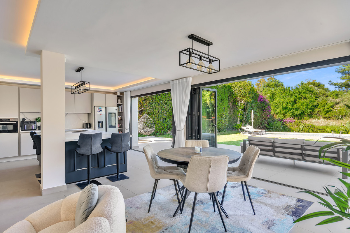 4 bedroom Villas for sale in Guadalmina Alta – R5393566 4 bedroom Villas for sale in Guadalmina Alta – R5393566